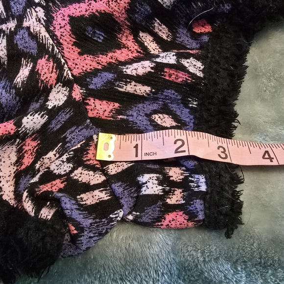 Colorful Patterned Shorts - Picture 3 of 4